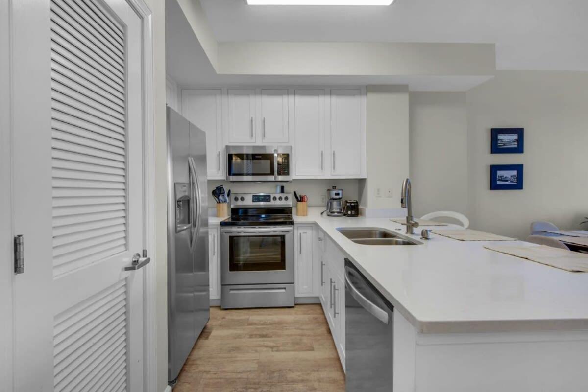 Brightly Furnished Beachfront Condominium By Brightwild Panama City Beach Bagian luar foto